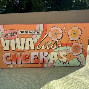 Viva Las Cheekas NWT Medium Tan Cheek Pallet